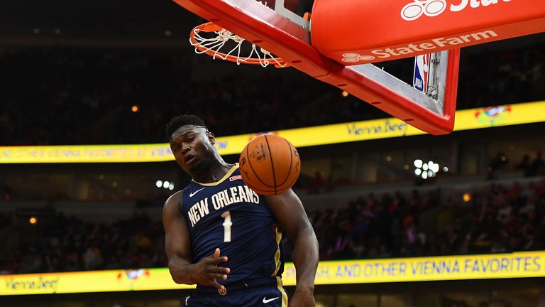 Zion Williamson throws down a dunk in the Pelicans' preseason over Chicago