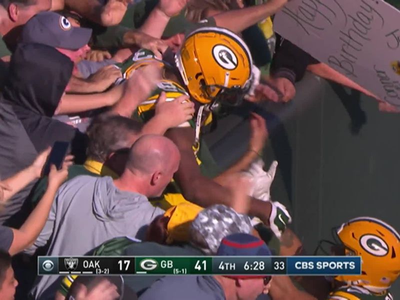 Packers score six TDs in 42-24 win over Raiders