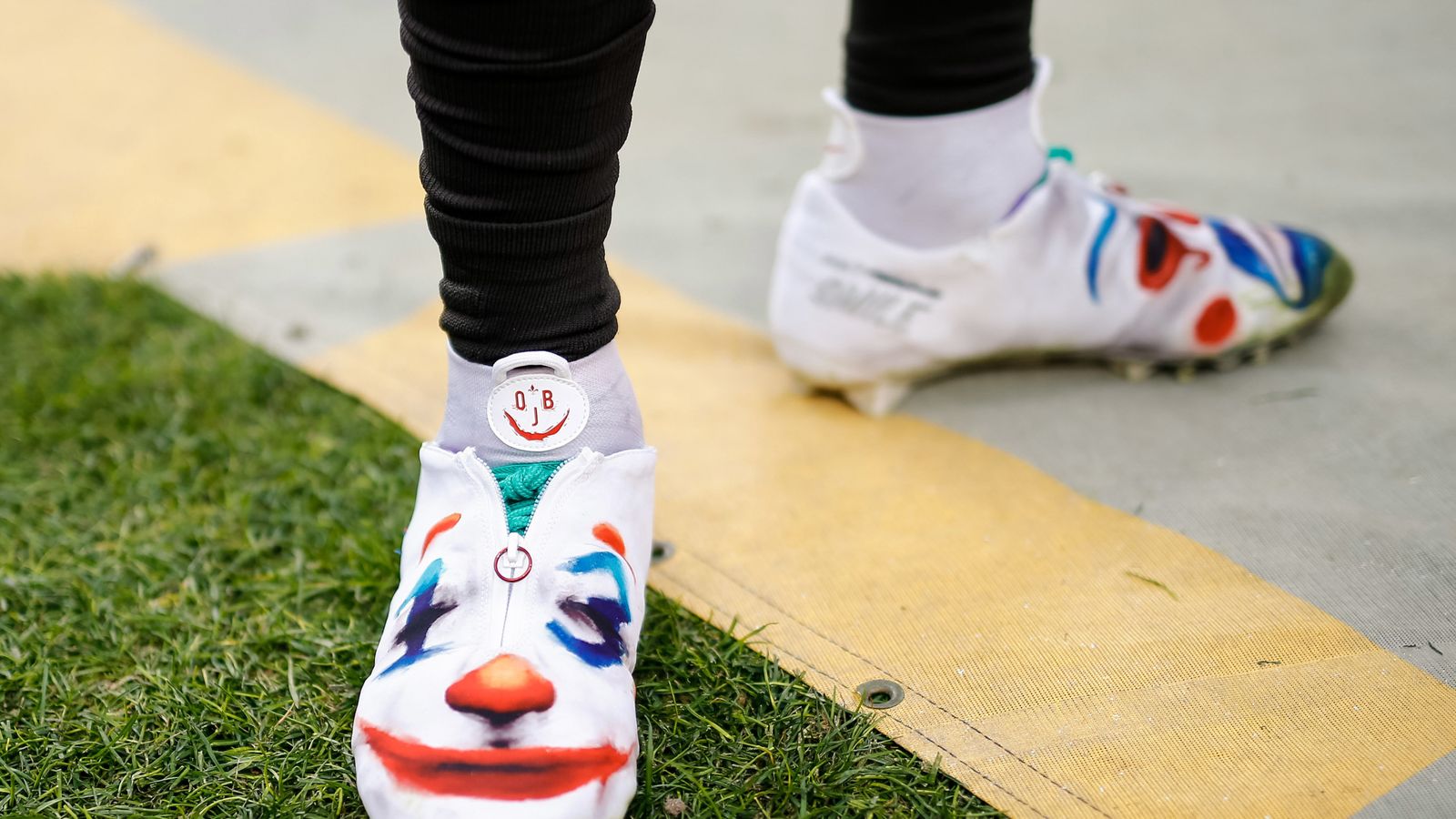 Odell Beckham Jr. forced to change Joker cleats in Cleveland