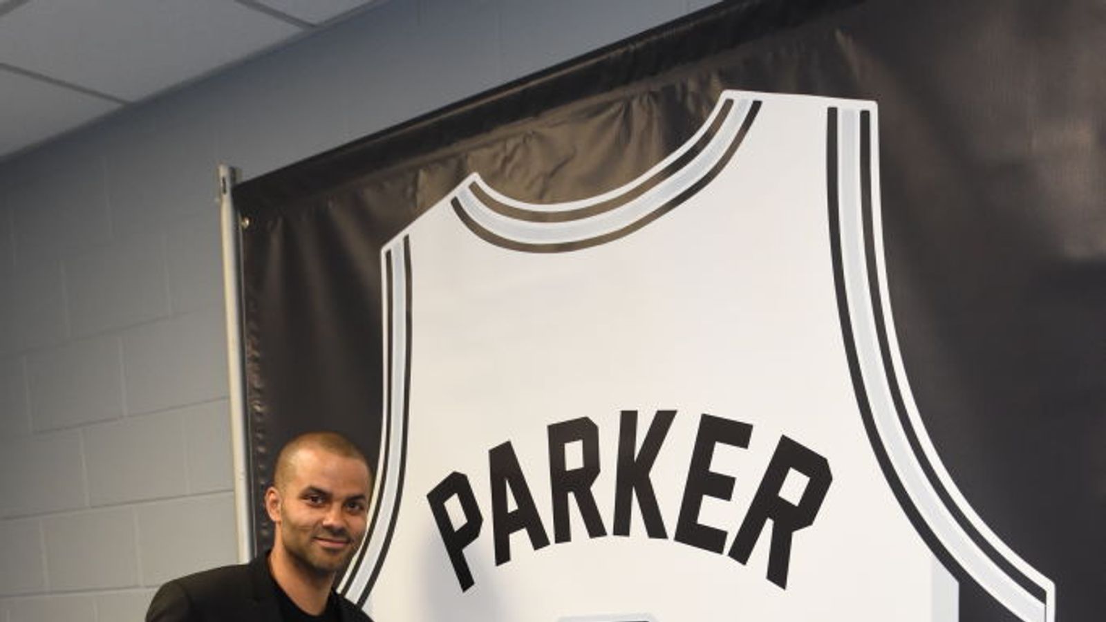 Tony parker spurs jersey hot sale retirement