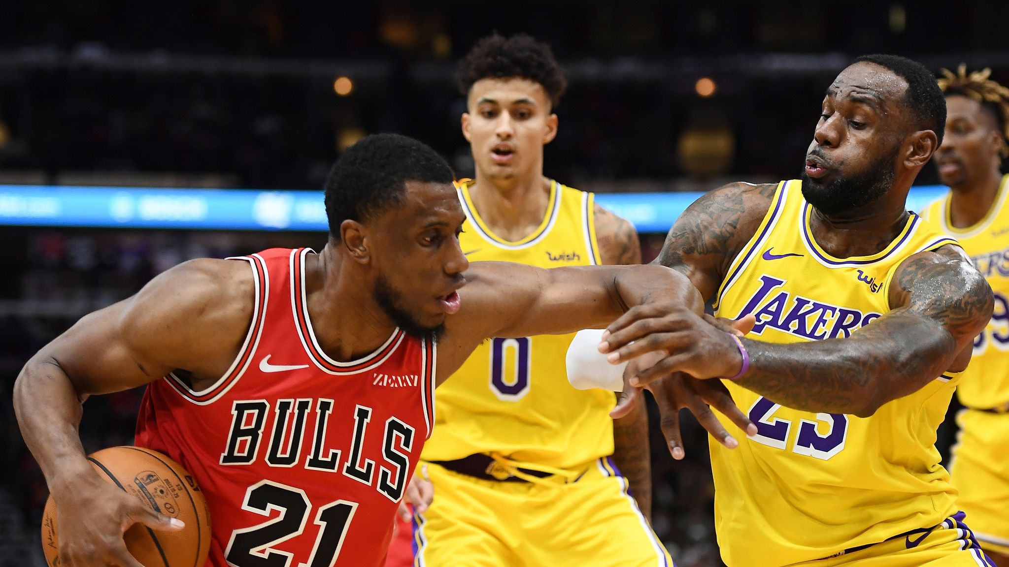 Flipboard: LeBron James praises bench players after Lakers rally to beat Bulls