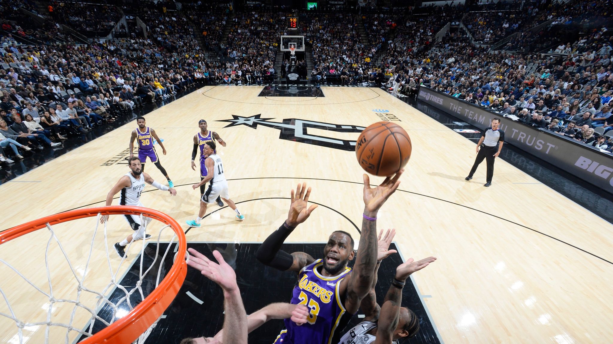 NBA: Leonard scores 25, leads Spurs to rout of Lakers
