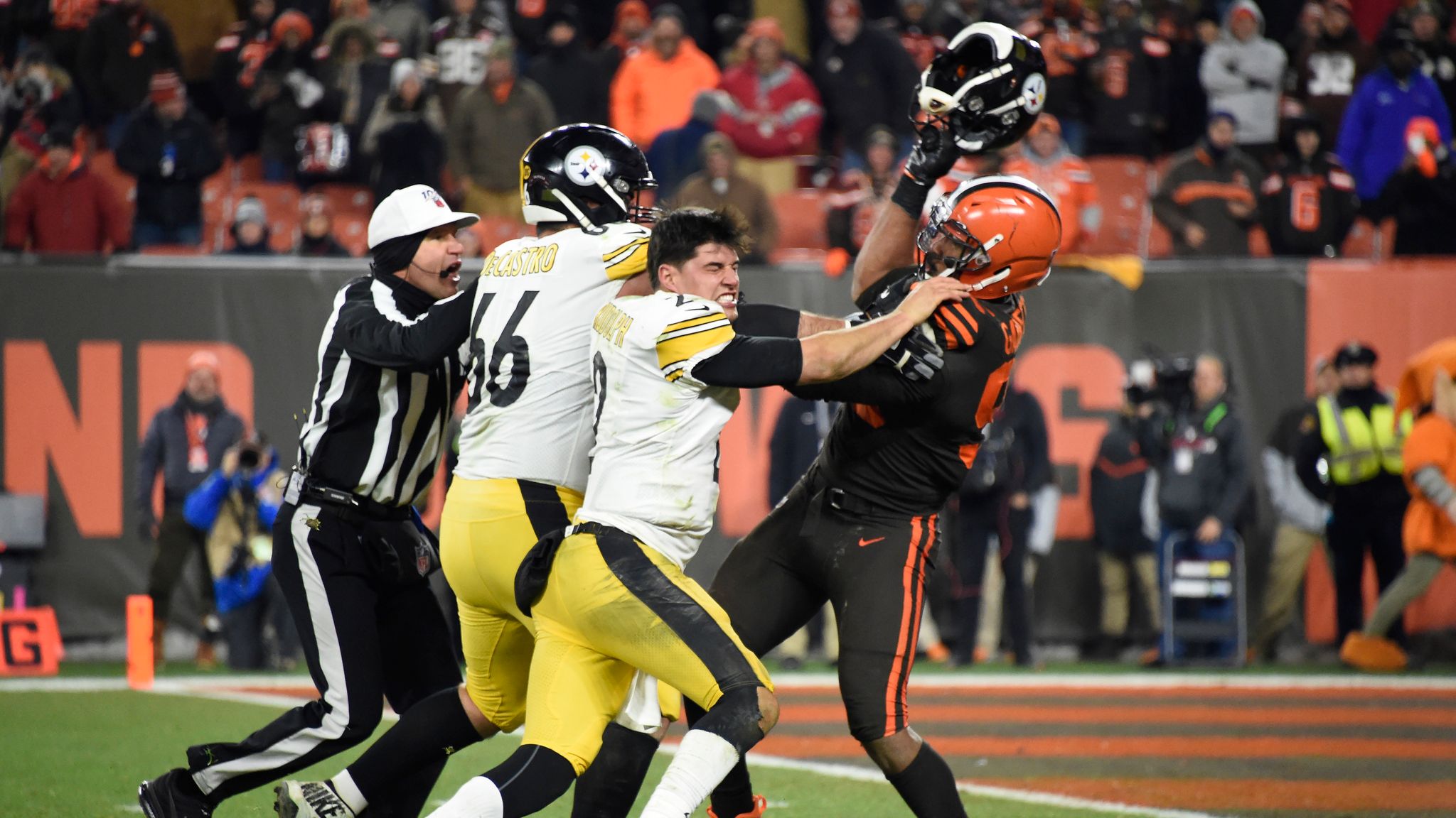 Browns' win over the Steelers ends in a helmet swing and a brawl