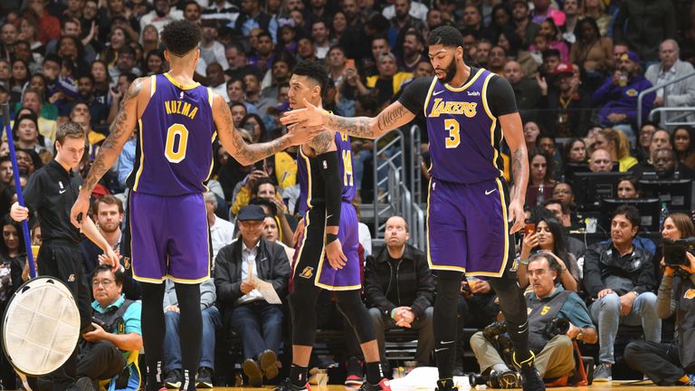 Anthony Davis en acción para los Lakers contra los Kings