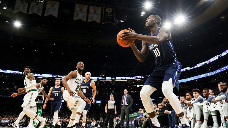 Dorian Finney-Smith could see game action this weekend, per Rick Carlisle -  Mavs Moneyball
