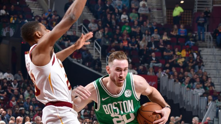 Gordon Hayward ataca la canasta contra Cleveland