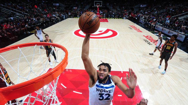 Karl-Anthony Towns se sumerge contra los Cleveland Cavaliers