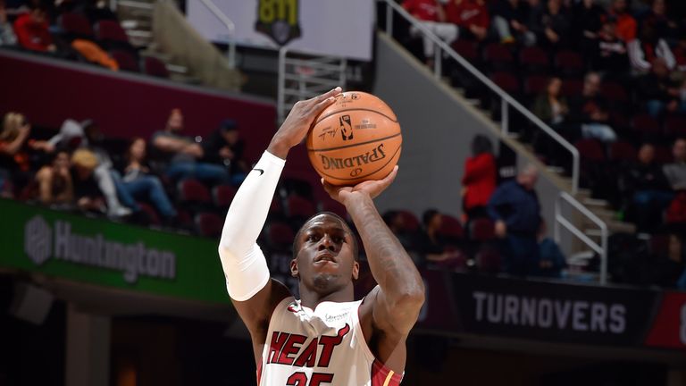 Kendrick Nunn fires a jumper against the Cleveland Cavaliers