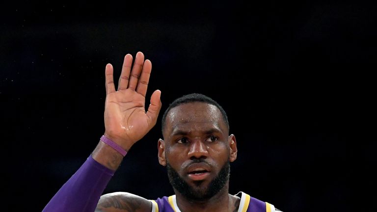 LeBron James salutes the crowd during the Lakers&#39; win over the Warriors