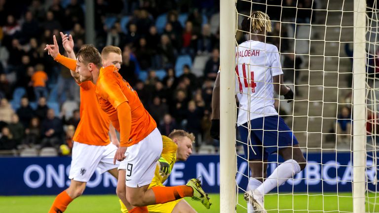 Aaron Ramsdale fumbled the cross from Deyovaisio Zeefuik as Sierhuis pounced