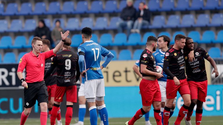 Ahmad Mendes Moreira walks off against Den Bosch 