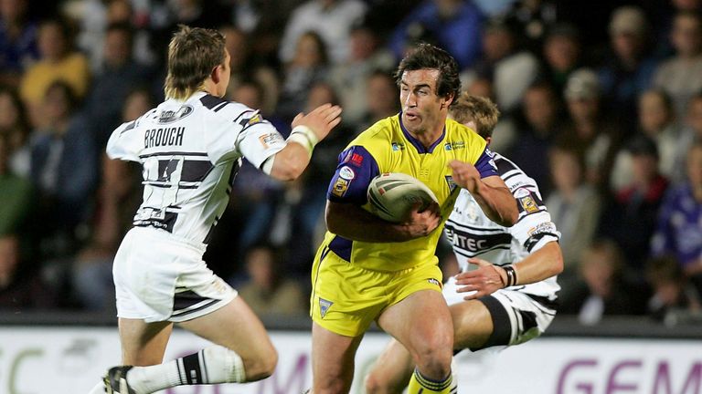 HULL, ENGLAND - SEPTEMBER 16: Andrew Johns of Warrington breaks through the tackle of Danny Brough of Hull during the Engage Super League match between Hull FC and Warrington Wolves at the KC Stadium on Septmber 16, 2005 in Hull, England. (Photo by Matthew Lewis/Getty Images) *** Local Caption *** Andrew Johns; Danny Brough