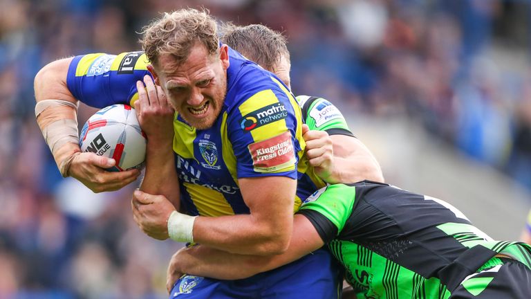 Picture by Alex Whitehead/SWpix.com - 19/08/2017 - Rugby League - Betfred Super League - Warrington Wolves v Halifax RLFC - Halliwell Jones Stadium, Warrington, England - Warrington's Ben Westwood is tackled by Halifax's Ben Kaye and Brandon Moore.