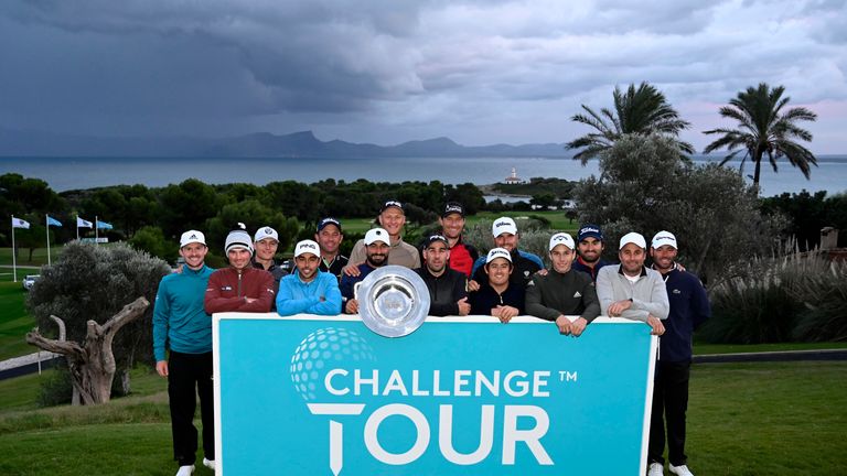 The 15 graduates pose for a photo during day 4 of the Challenge Tour Grand Final at Club de Golf Alcanada