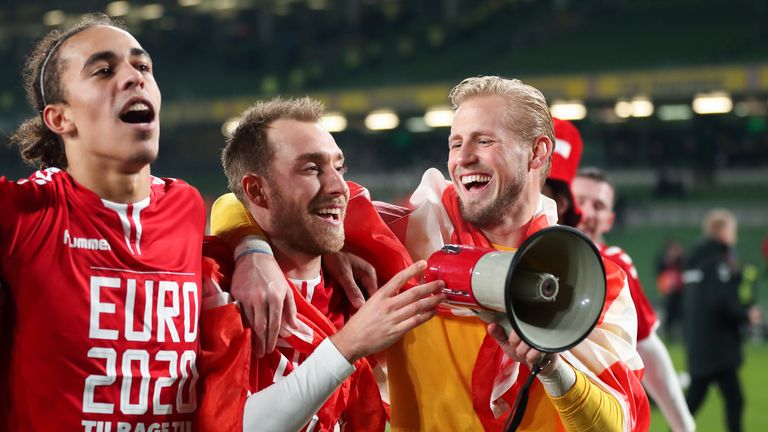 DUBLIN, IRELAND - NOVEMBER 18: Christian Eriksen and Kasper Schmeichel of Denmark celebrate at full time with a megaphone after Denmark confirm qualification for Euro 2020 at the UEFA Euro 2020 qualifier between Republic of Ireland and Denmark so at Dublin Arena on November 18, 2019 in Dublin, . (Photo by James Williamson - AMA/Getty Images)