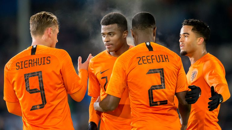 Dilrosun celebrates with Netherlands U21 team-mates