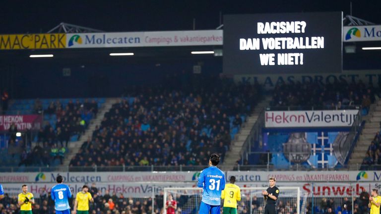 PEC Zwolle and Fortuna Sittard observe the minute's protest