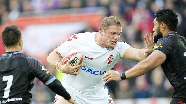 Picture by Chris Mangnall/SWpix.com - 04/11/2018 - Rugby League - International Series - England v New Zealand - Anfield Stadium, Liverpool, England -
England's George Burgess tackled by New Zealand's Kodi Nikorima and James Fisher Harris