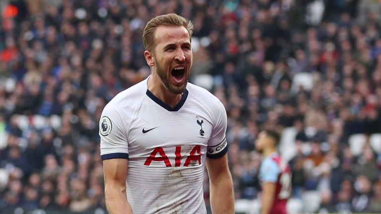 Harry Kane celebrates scoring Tottenhams&#39;s third goal of the game