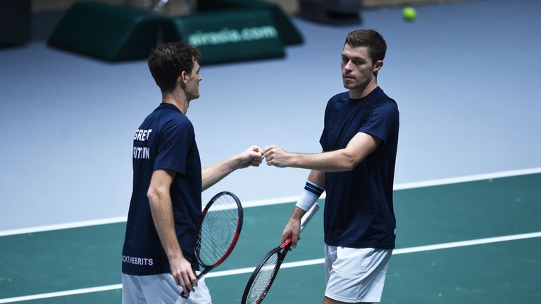 Jamie Murray, left, and Neal Skupski train in Madrid