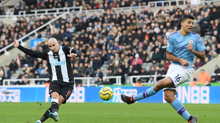Jonjo Shelvey scores Newcastle's second goal against Manchester City