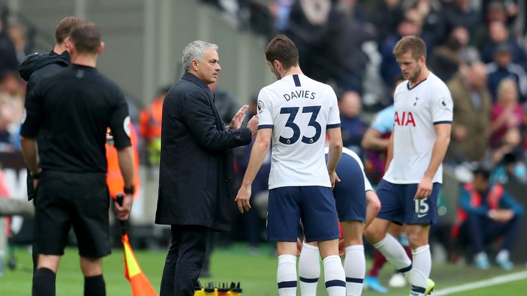 Jose Mourinho speaks to Ben Davies during a break in play