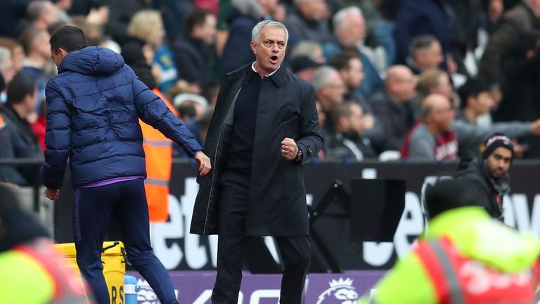 Jose Mourinho celebrates Spurs&#39; first goal