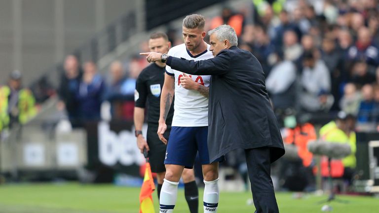 Jose Mourinho gives instructions to Toby Alderweireld