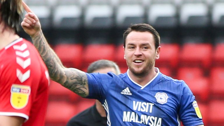 Lee Tomlin celebrates the second goal for Cardiff City