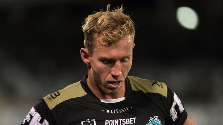 Leeds Rhinos have signed New South Wales State of Origin forward Matt Prior on a two-year deal.