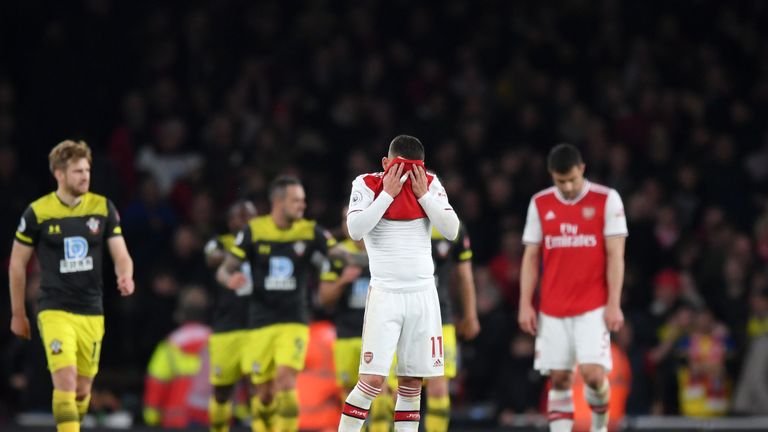 Lucas Torreira reacciona después de que Southampton vaya 2-1 el sábado