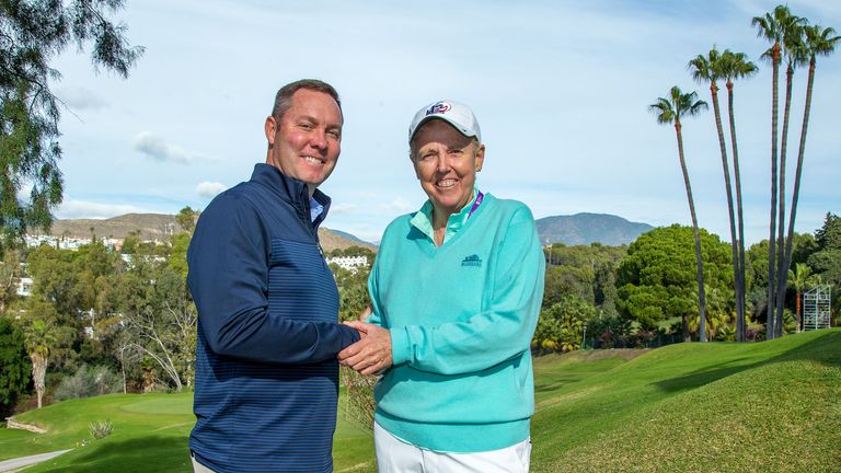 El comisionado de LPGA Mike Whan con la silla de la junta LET Marta Figueras-Dotti 