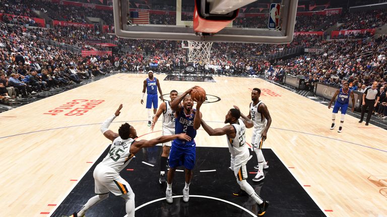 Kawhi Leonard shoots the ball against the Jazz