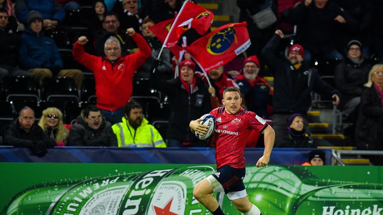 Andrew Conway on his way to scoring Munster's third try