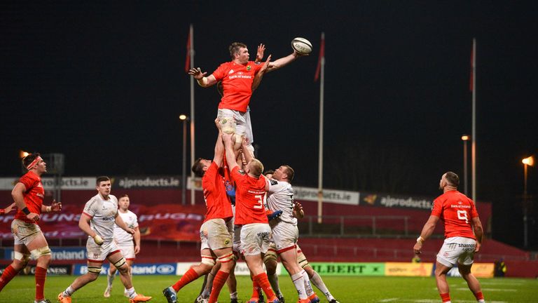 Peter O'Mahony robó dos lineouts contra Ulster
