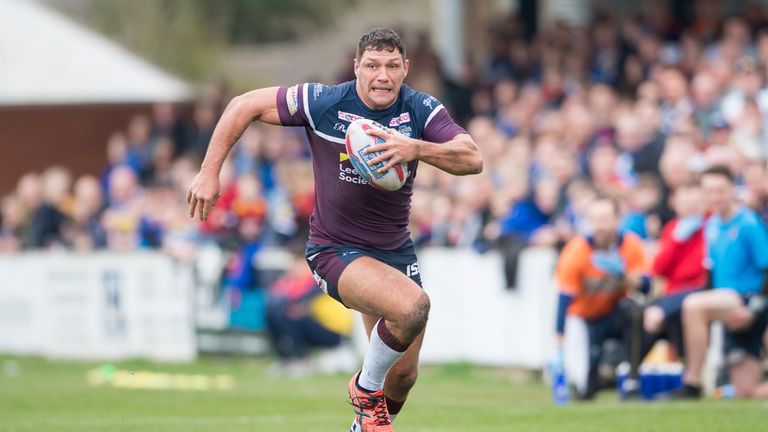 Picture by Allan McKenzie/SWpix.com - 08/04/2018 - Rugby League - Betfred Super League - Wakefield Trinity v Leeds Rhinos - The Mobile Rocket Stadium, Wakefield, England - Leeds's Ryan Hall runs in open field.