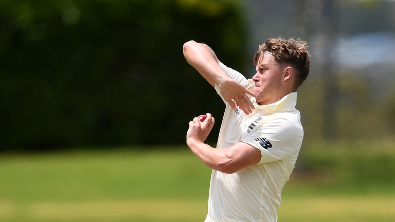 Sam Curran hizo un boliche por delante de Jofra Archer para comenzar el día y con la segunda bola nueva