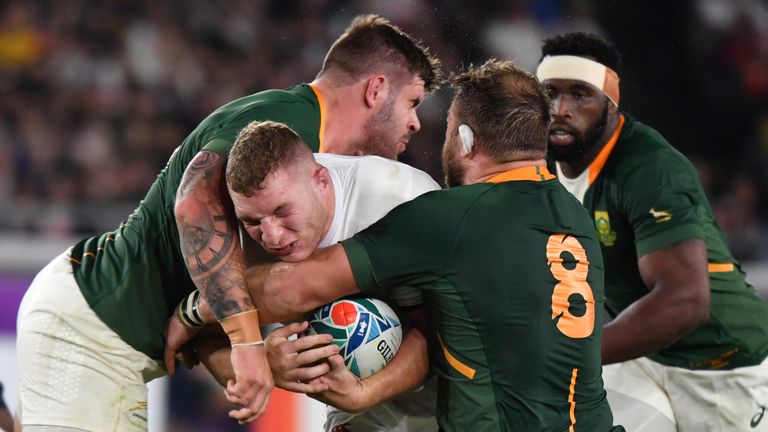 Sam Underhill tests the Springbok defence