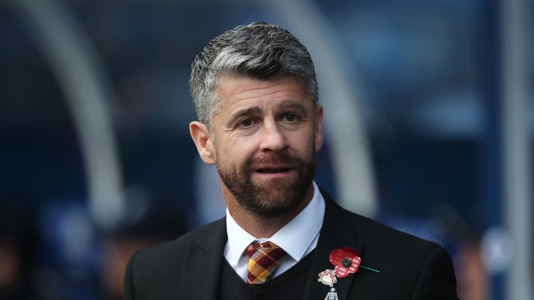 Motherwell boss Stephen Robinson is Hearts' first choice to succeed Craig Levein at Tynecastle.