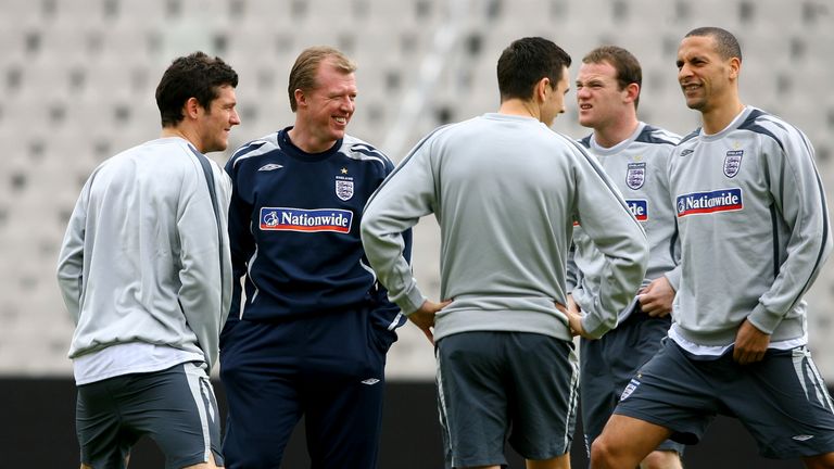 BARCELONA, SPAIN - MARCH 27:  England coach Steve McClaren shares a joke with Wayne Rooney (2nd right) during England Training ahead of tomorrow nights Euro 2008 Qualifier against Andorra at The Olympic Stadium on March 27, 2007 in Barcelona, Spain.  (Photo by Stu Forster/Getty Images) *** Local Caption *** Steve McClaren;Wayne Rooney