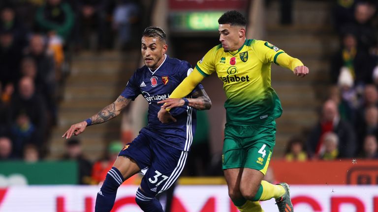 Roberto Pereyra challenges Ben Godfrey