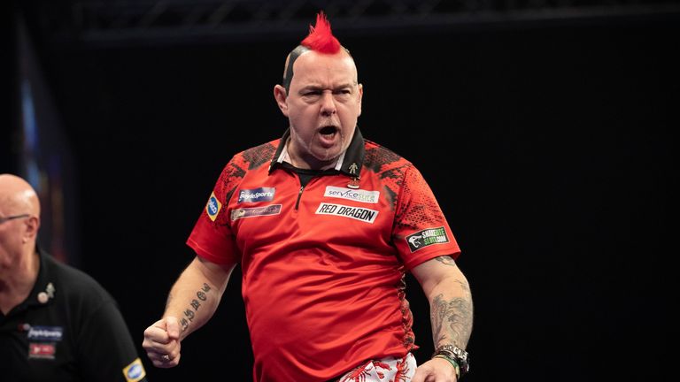 BOYLE SPORTS GRANDSLAMOF DARTS 2019.ALDERSLEY LEISURE VILLAGE,WOLVERHAMPTON.PIC LAWRENCE LUSTIG.GROUP STAGE 2.PETER WRIGHT V RYAN HARRINGTON.PETER WRIGHT IN ACTION 