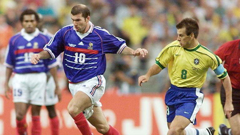 齐达内点燃了1998年世界杯决赛法国队对巴西队的比赛
