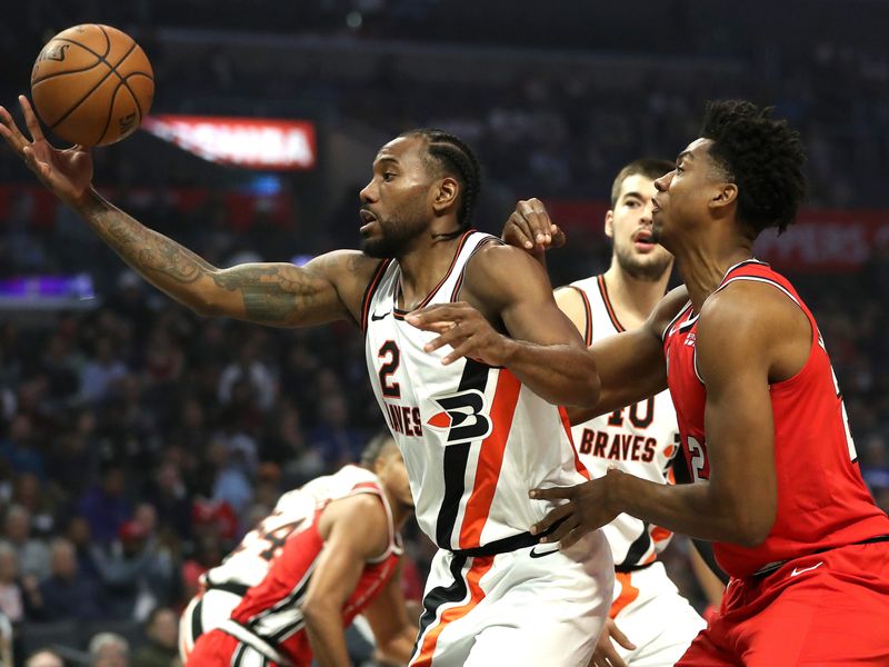 Kawhi Leonard scores 27 points as Clippers rally past Blazers