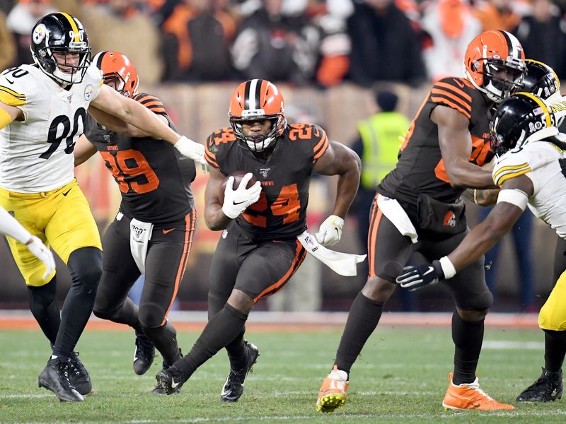 Browns, Steelers brawl at end of Cleveland's 21-7 win