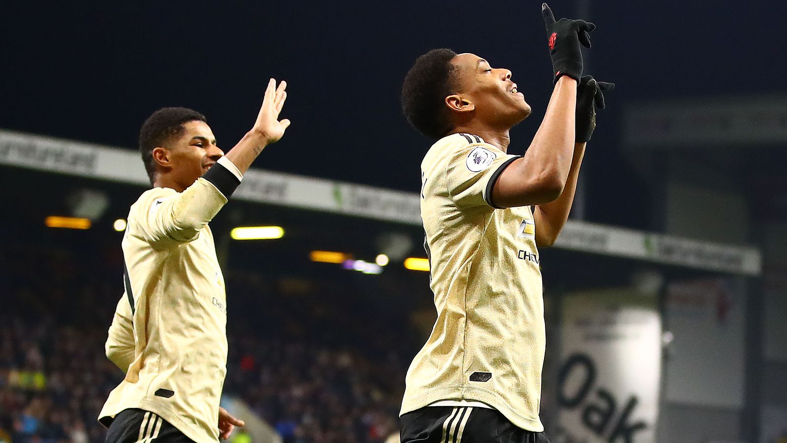 Burnley 0 2 Manchester United Anthony Martial And Marcus Rashford Send Red Devils Fifth Football News Sky Sports