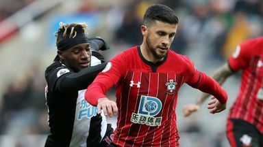 Image of Shane Long could face a spell on the sidelines with a knee injury