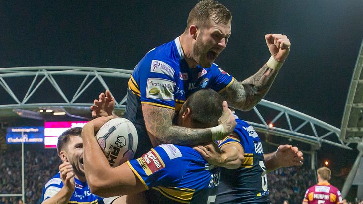 Picture by Allan McKenzie/SWpix.com - 25/09/2015 - Rugby League - First Utility Super League - Huddersfield Giants v Leeds Rhinos - John Smith's Stadium, Huddersfield, England - Leeds celebrate as Ryan Hall's try seals the game and the First Utility League Leader's  Shield against Huddersfield.