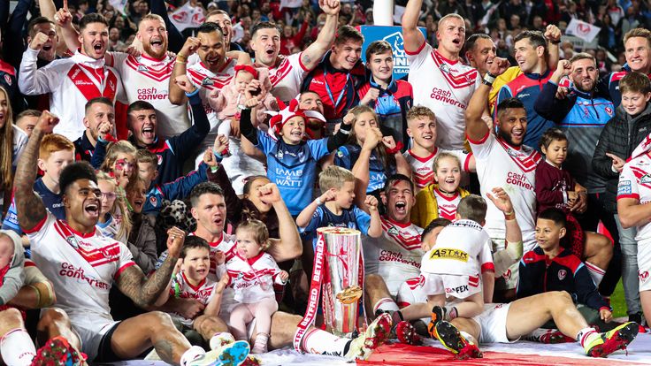 Picture by Alex Whitehead/SWpix.com - 12/10/2019 - Rugby League - Betfred Super League Grand Final - St Helens v Salford Red Devils - Old Trafford, Manchester, England - St Helens celebrate the win.