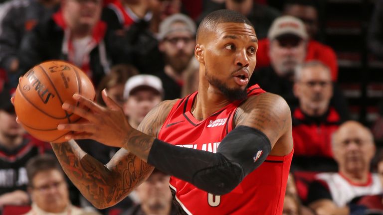 Damian Lillard throws a pass in Portland&#39;s win over the Knicks